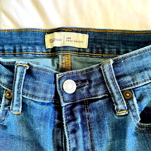 GAP raw-hem skinny jeans - Picture 4 of 4